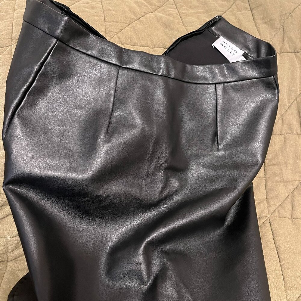 Hello Molly Low Profile Skirt - black